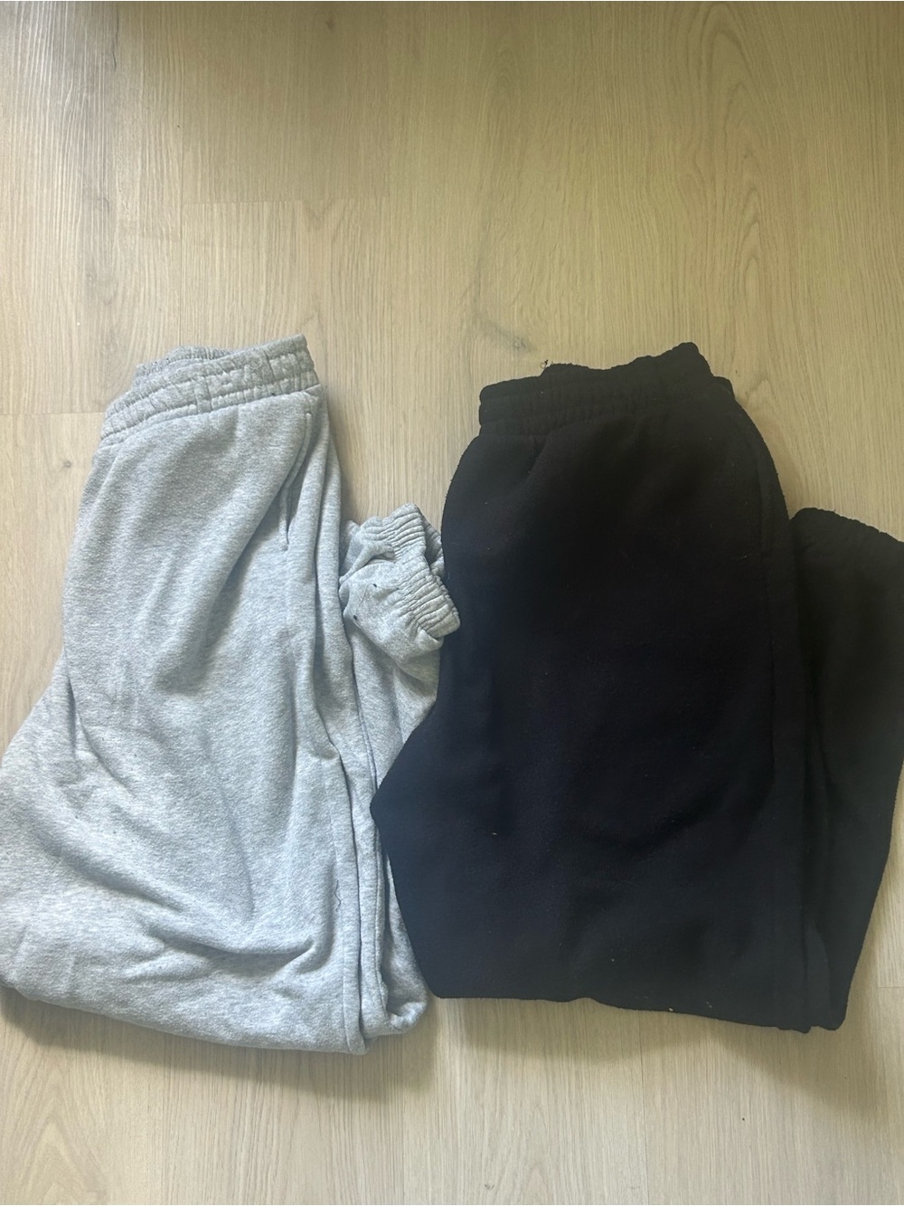 Set of Cozy Sweatpants - Black and Light Gray